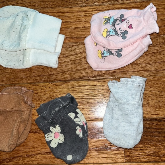 Baby Girl Mittens - Picture 4 of 4